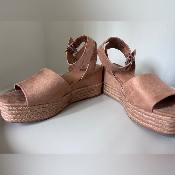 NWT CALL IT SPRING Lillian Vegan Wedge Sandal - Picture 5 of 11